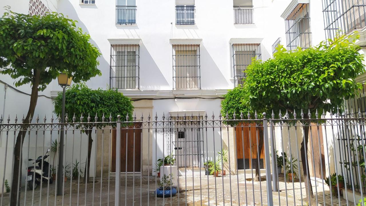 Sherryflat Claveles - Parking Jerez de la Frontera Exterior photo