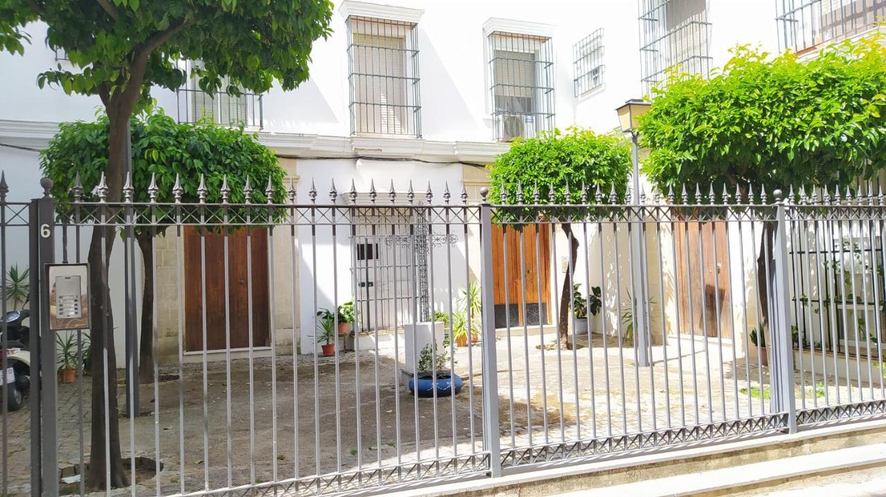 Sherryflat Claveles - Parking Jerez de la Frontera Exterior photo